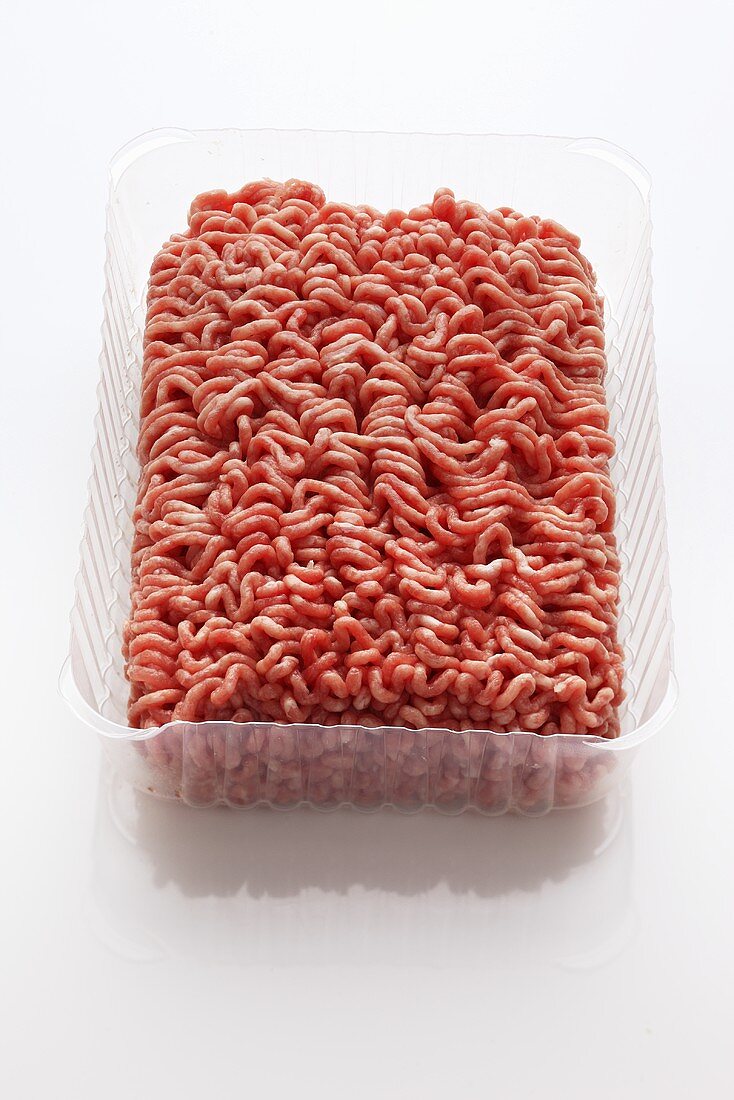 Hackfleisch in einer Plastikschale