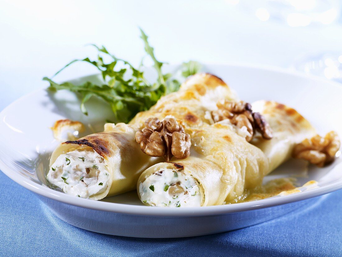 Cannelloni with fresh goat's cheese and walnuts