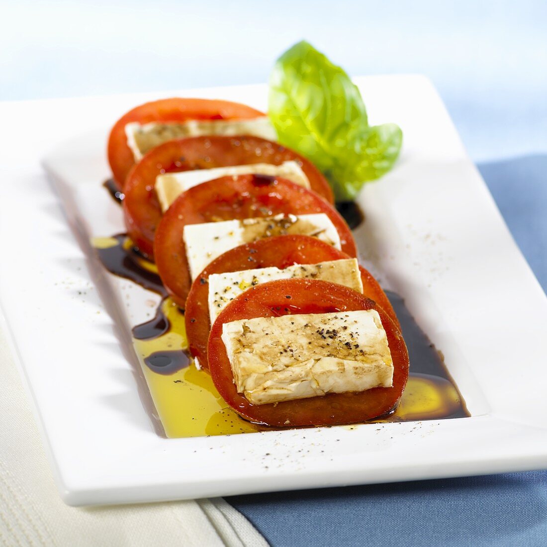 Tomato slices with sheep's cheese