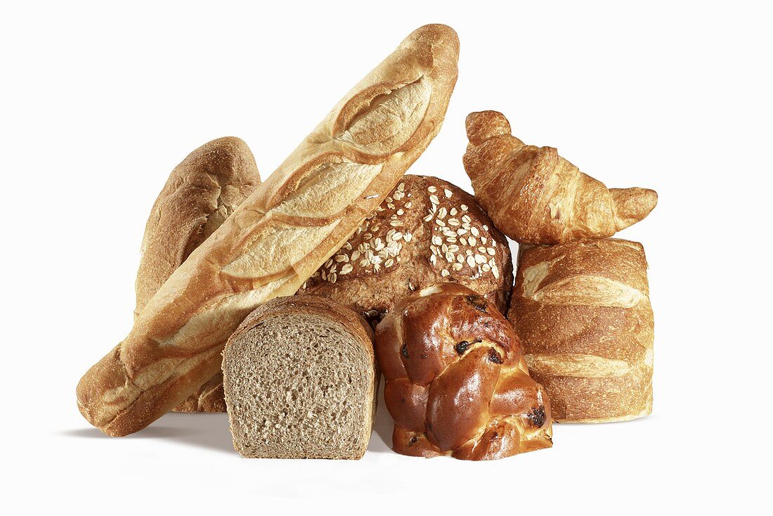 Verschiedene Brote und Croissant