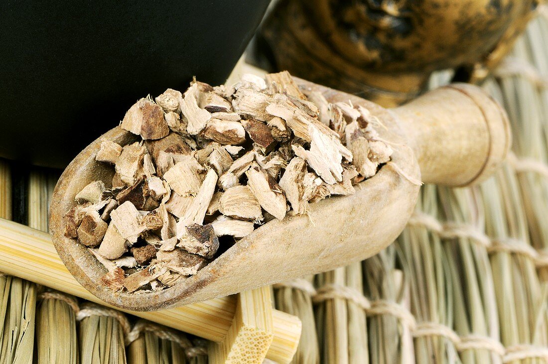Calamus root (Acorus gramineus) in wooden scoop