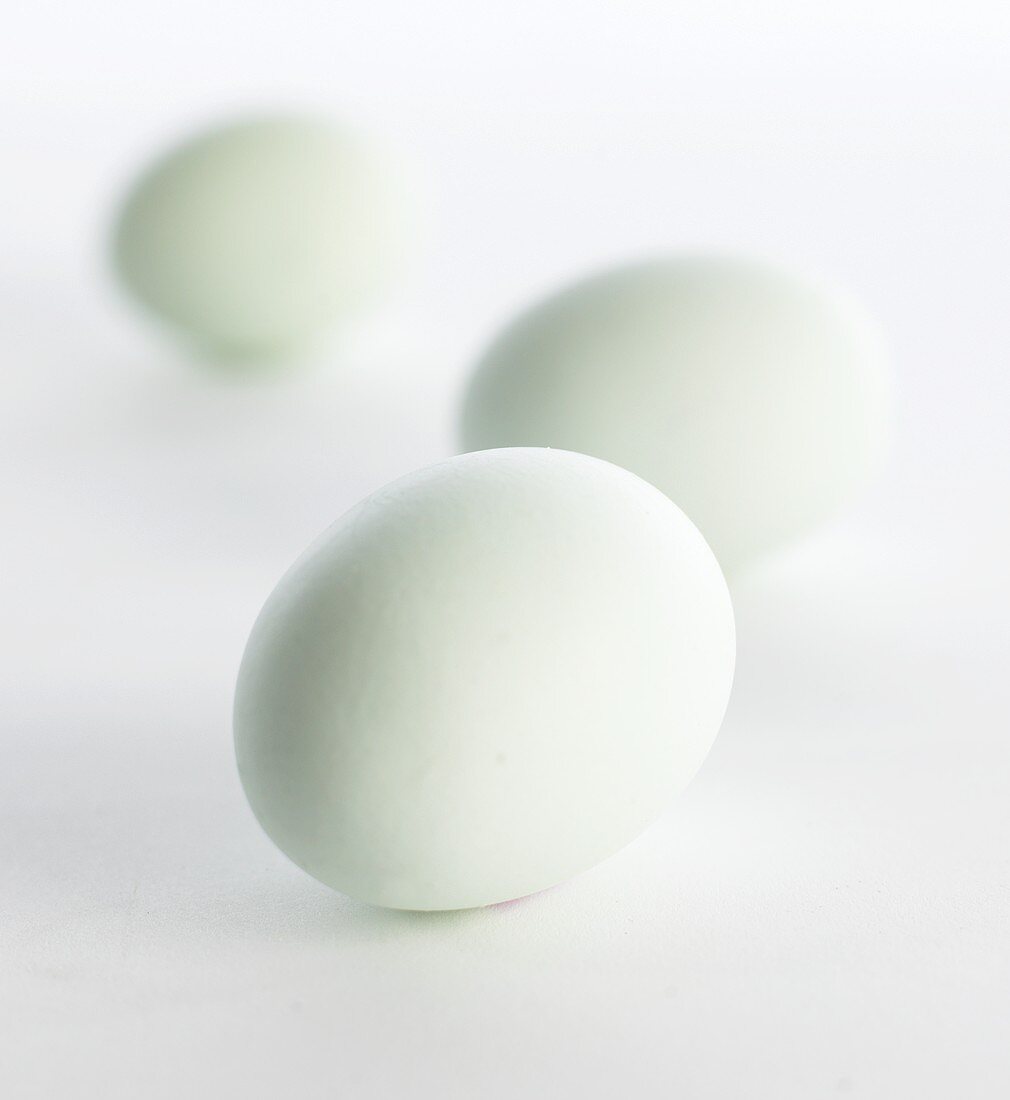 Drei weiße Eier