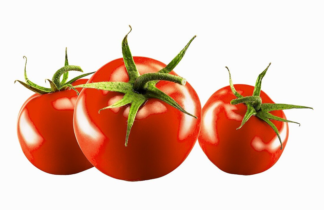 Drei ganze Tomaten
