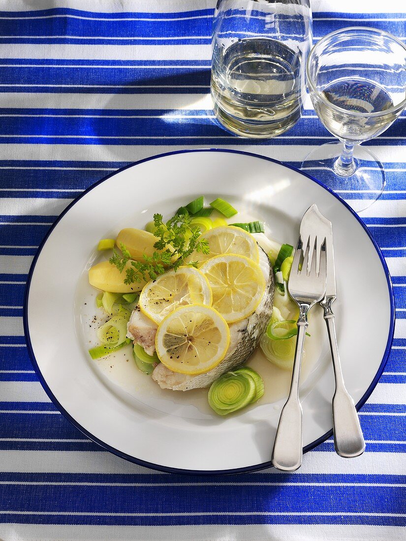 Cod with lemon, leeks and boiled potatoes