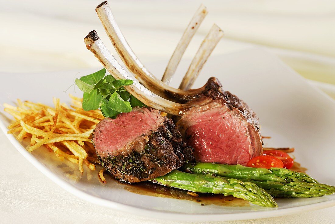Rack of lamb with green asparagus