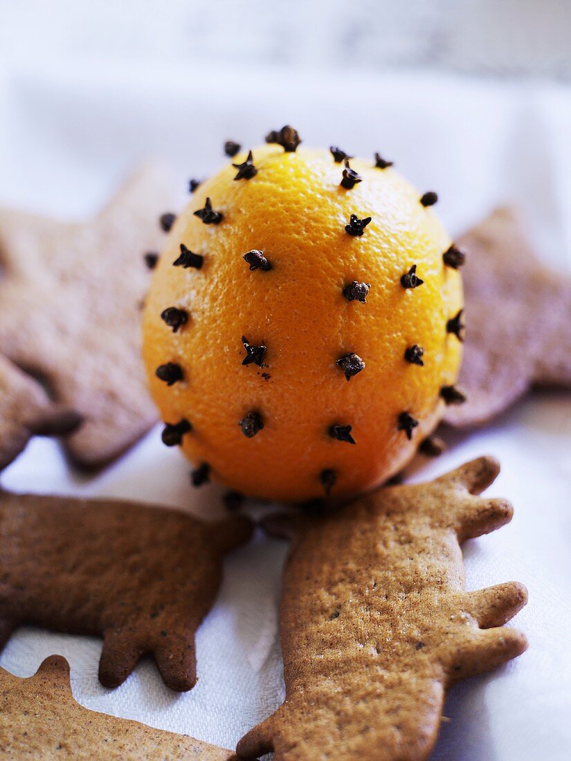 Clove-studded orange and Christmas biscuits