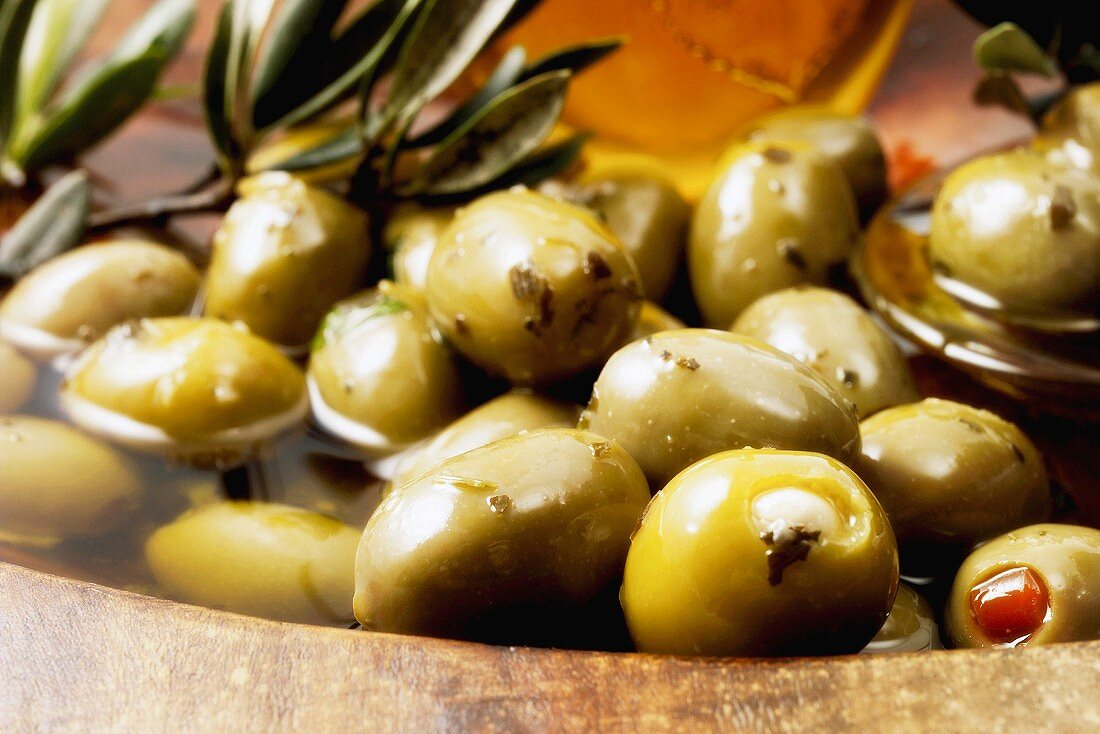Gefüllte Oliven in Olivenöl