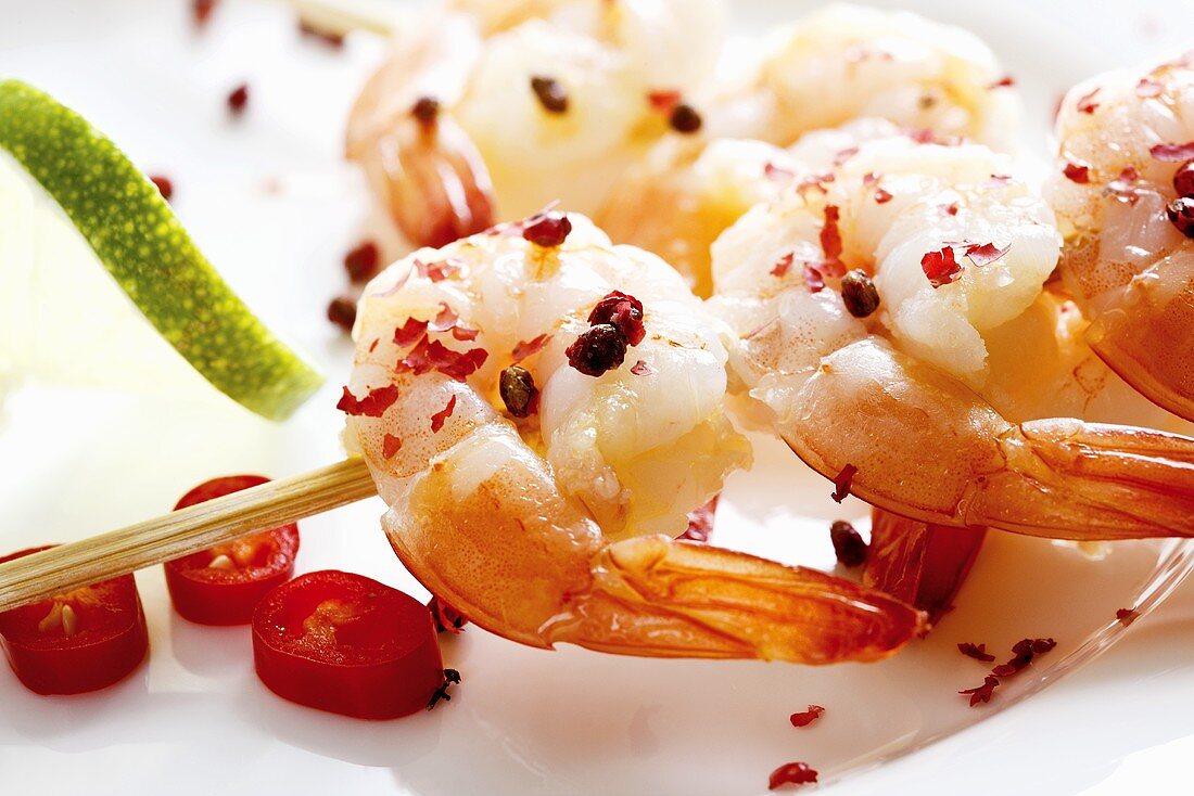 Skewered prawns with red pepper