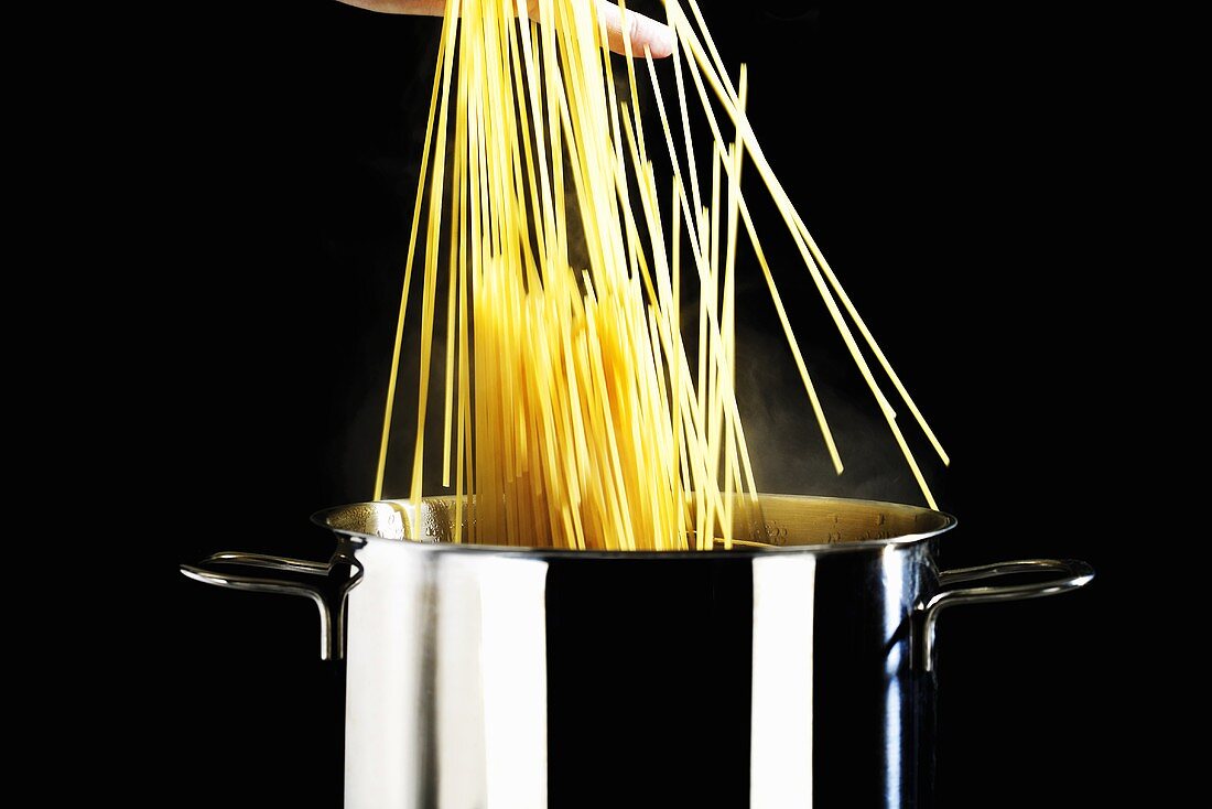 Spaghetti in cooking pot