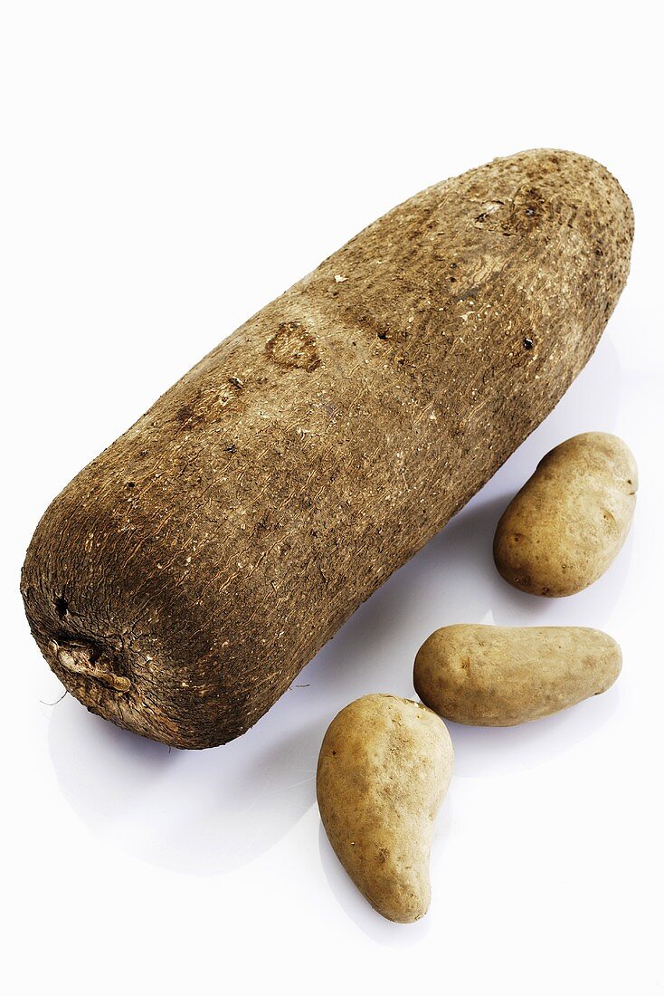 Yamswurzel und Kartoffeln