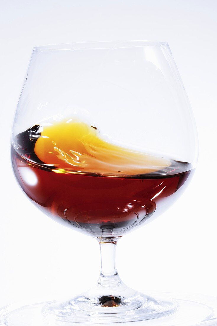 Cognac im Glas schwenken