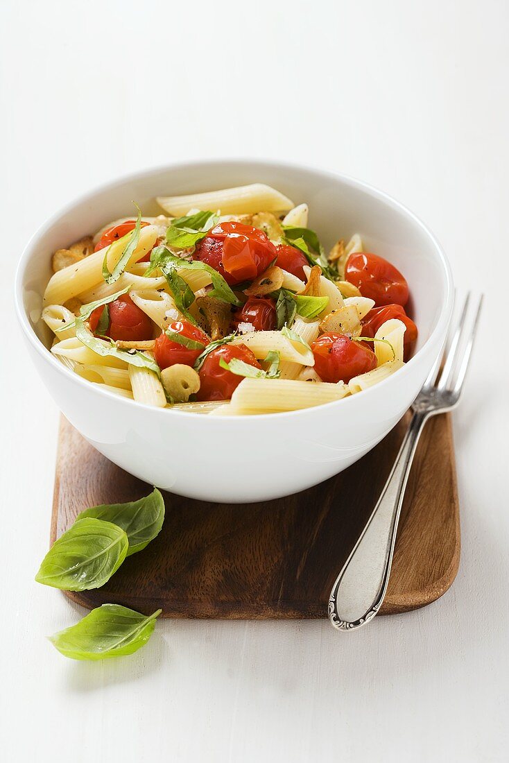 Penne with cherry tomatoes, basil and garlic