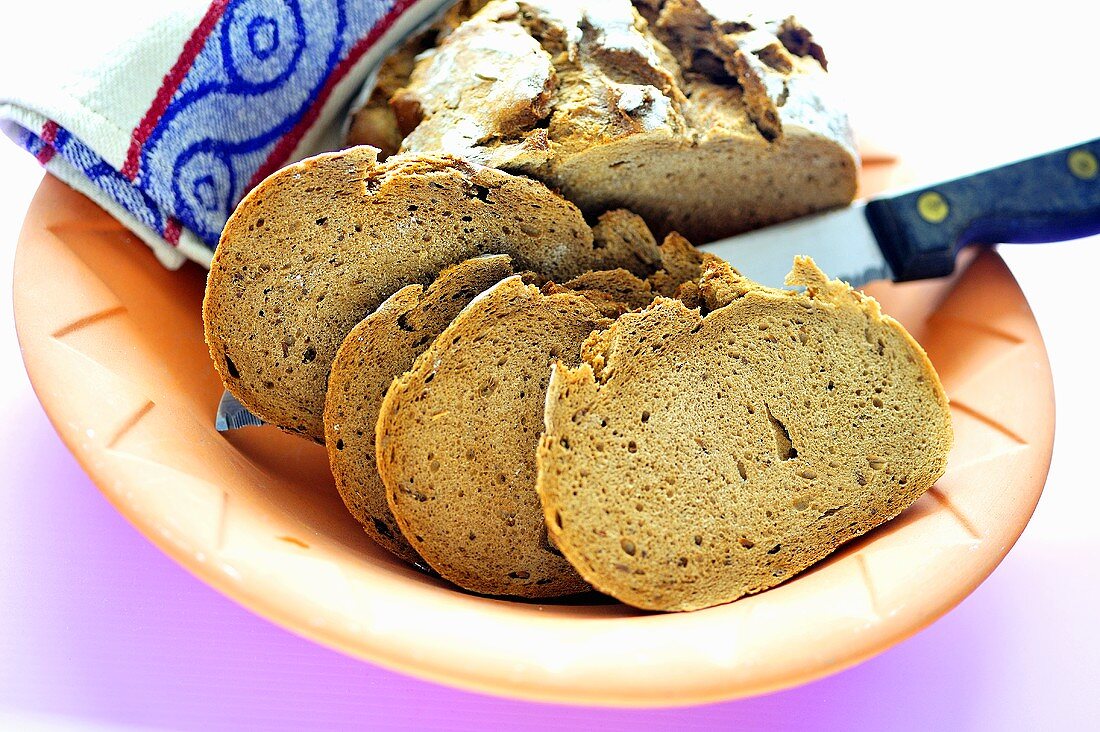 Brown farmhouse bread, partly sliced