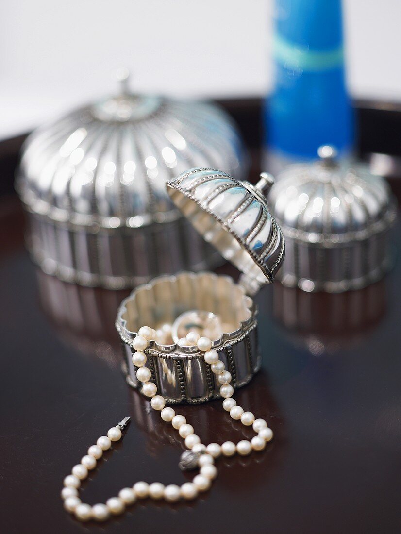 Perlenkette in Schmuckschatulle