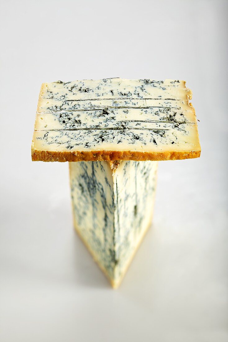 Zwei Stücke Gorgonzola