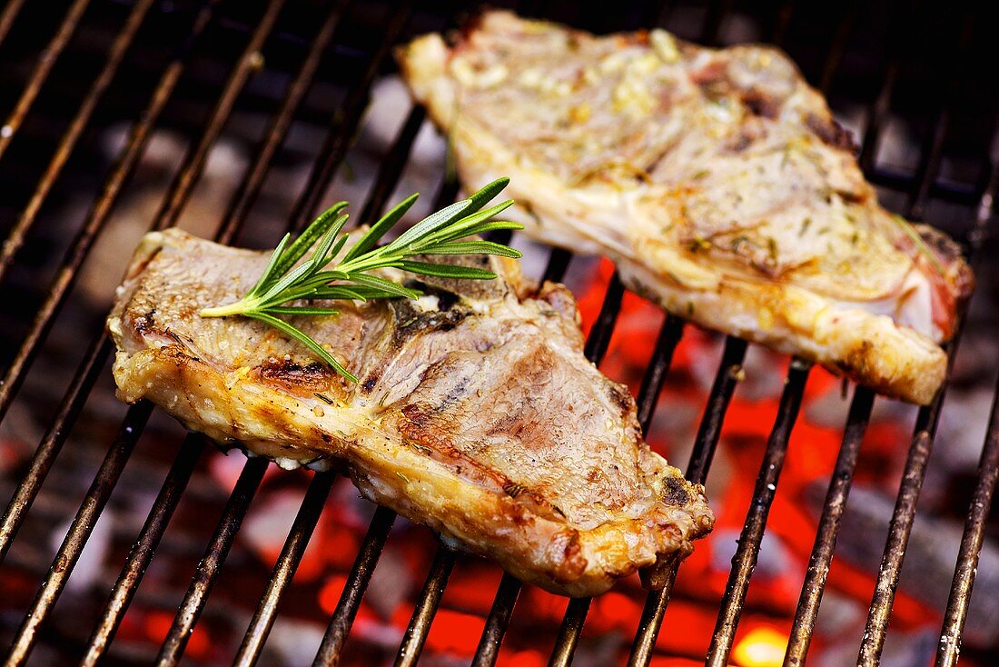 Barbecued lamb chops with rosemary