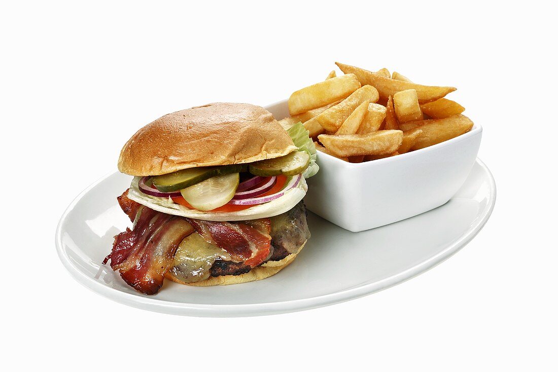 Cheeseburger with bacon and chips