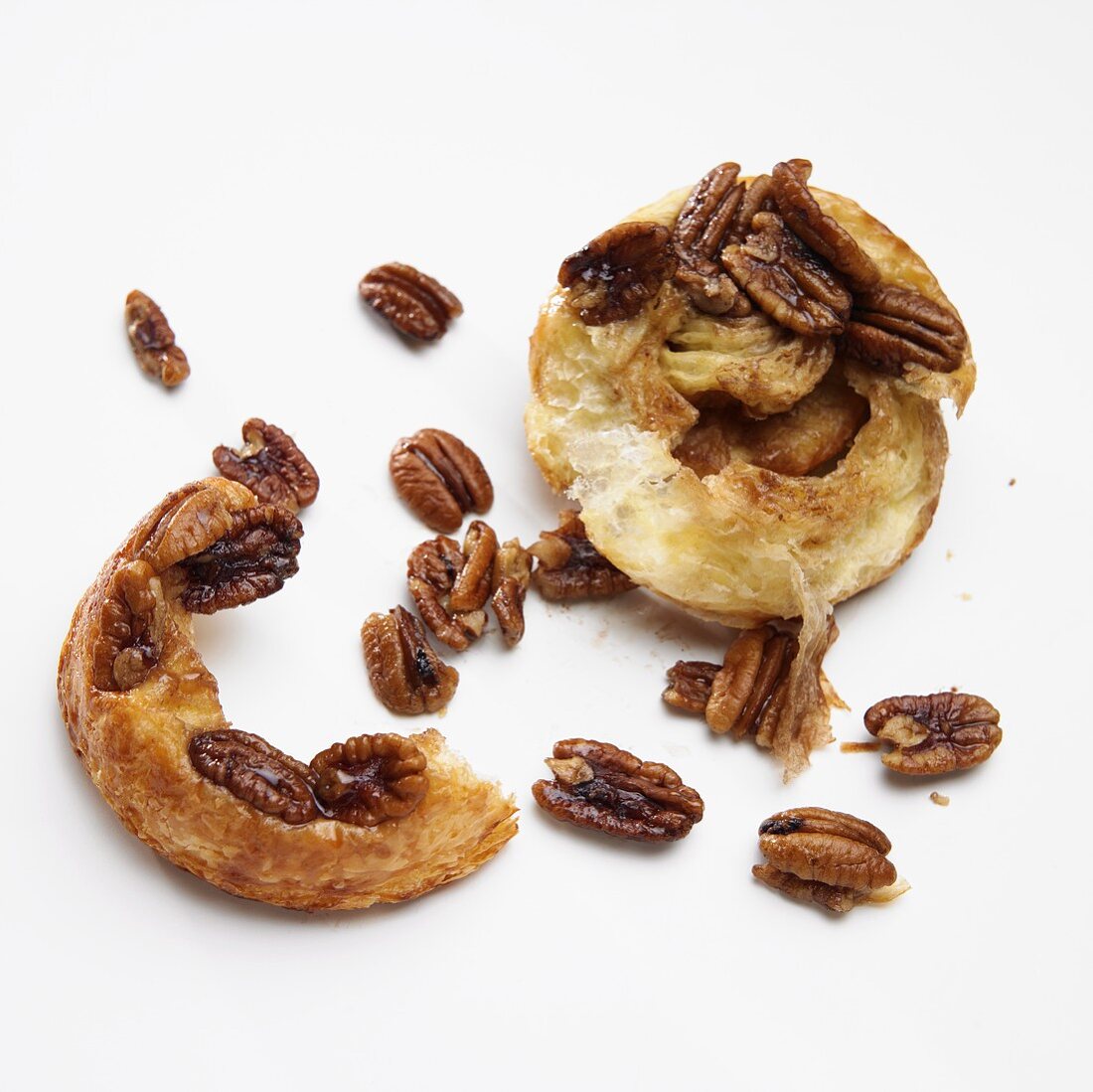 Sticky Bun mit Pecannüssen, auseinandergebrochen