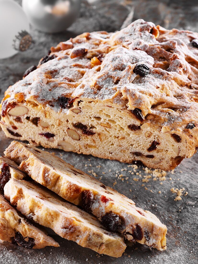 Weihnachtsstollen, angeschnitten