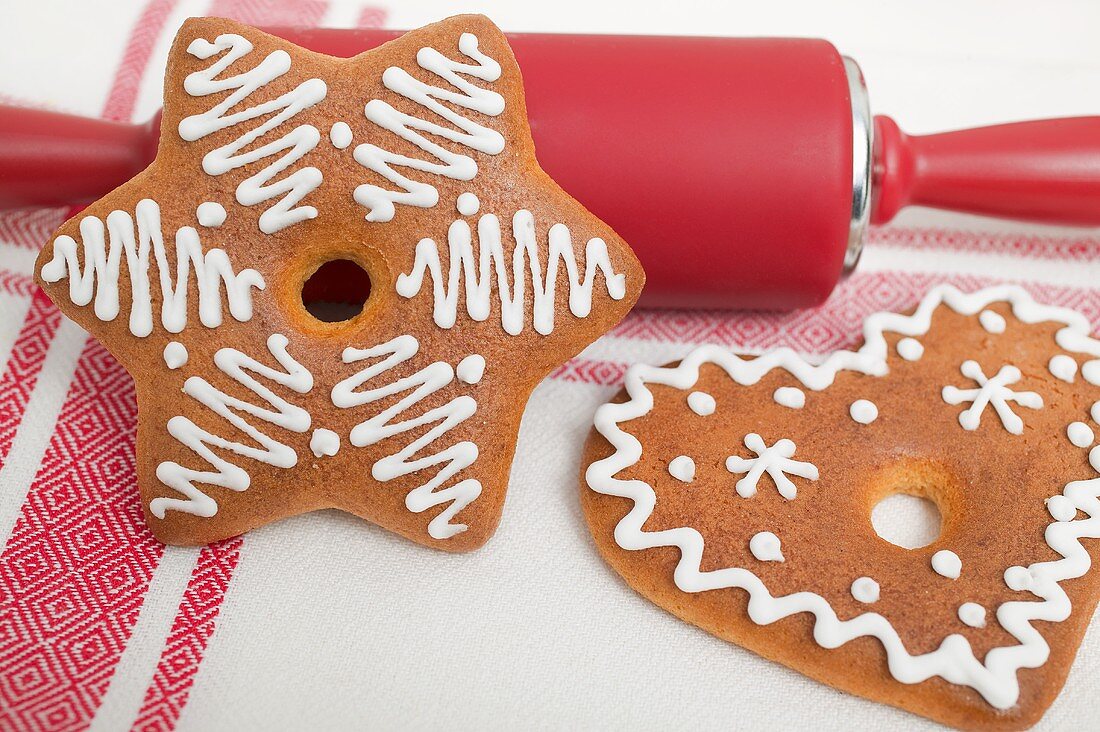 Gingerbread and rolling pin on tea towel