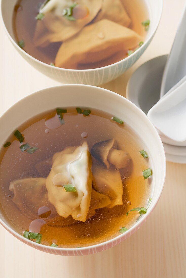 Clear broth with wontons and mushrooms (Asia)