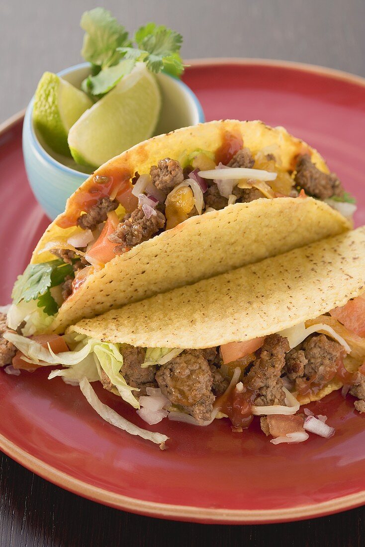 Mince tacos, lime wedges in small bowl (Mexico)