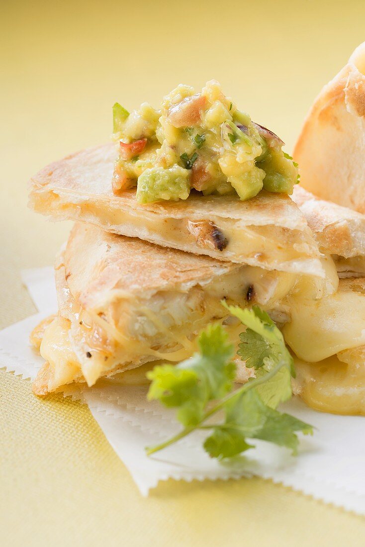 Quesadillas mit Hähnchen und Guacamole (Mexiko)