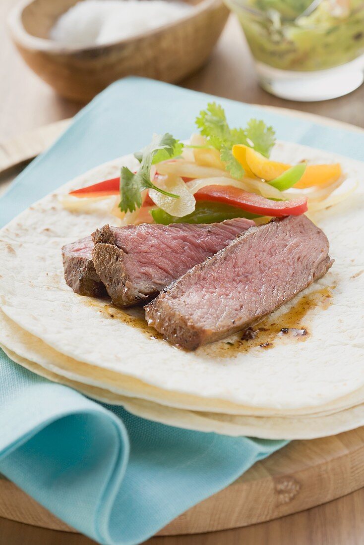 Tortilla mit Rindfleisch und Paprika (Mexiko)