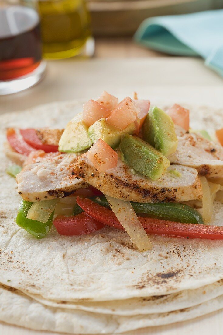 Tortilla mit Hähnchen und Gemüse (Mexiko)