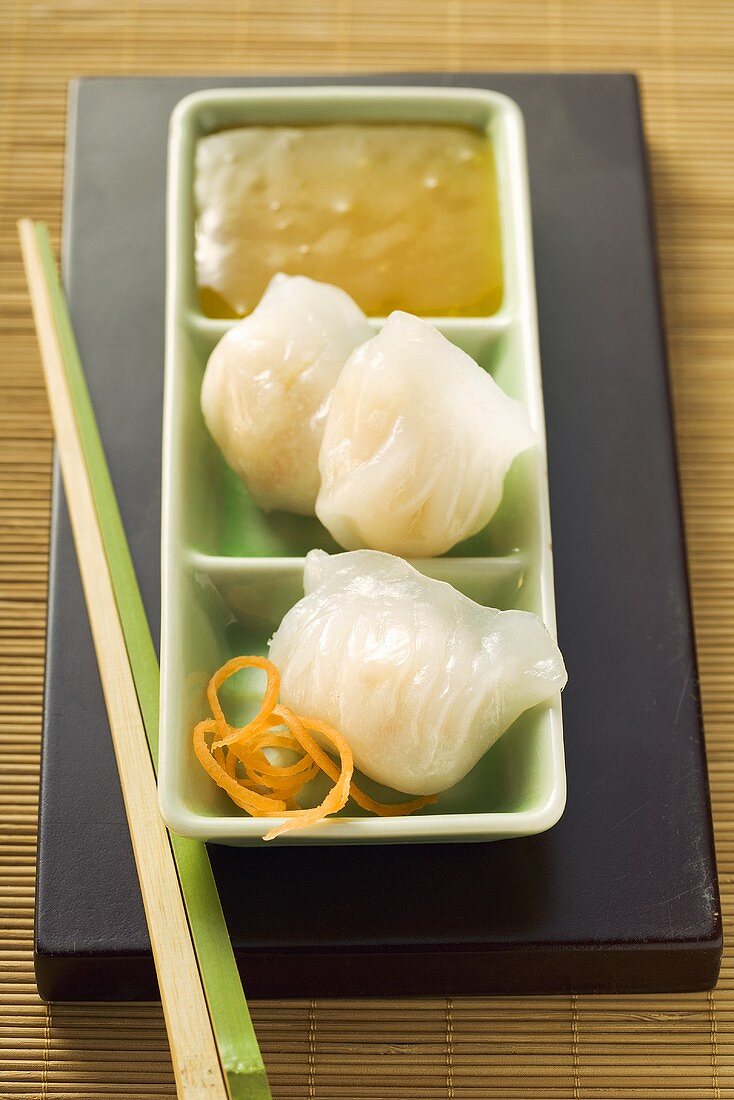 Dim Sum mit süß-saurer Sauce (Asien)