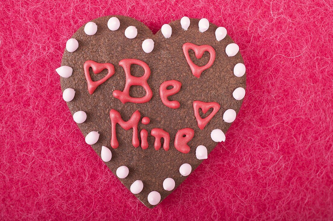 Chocolate heart for Valentine's Day (overhead view)