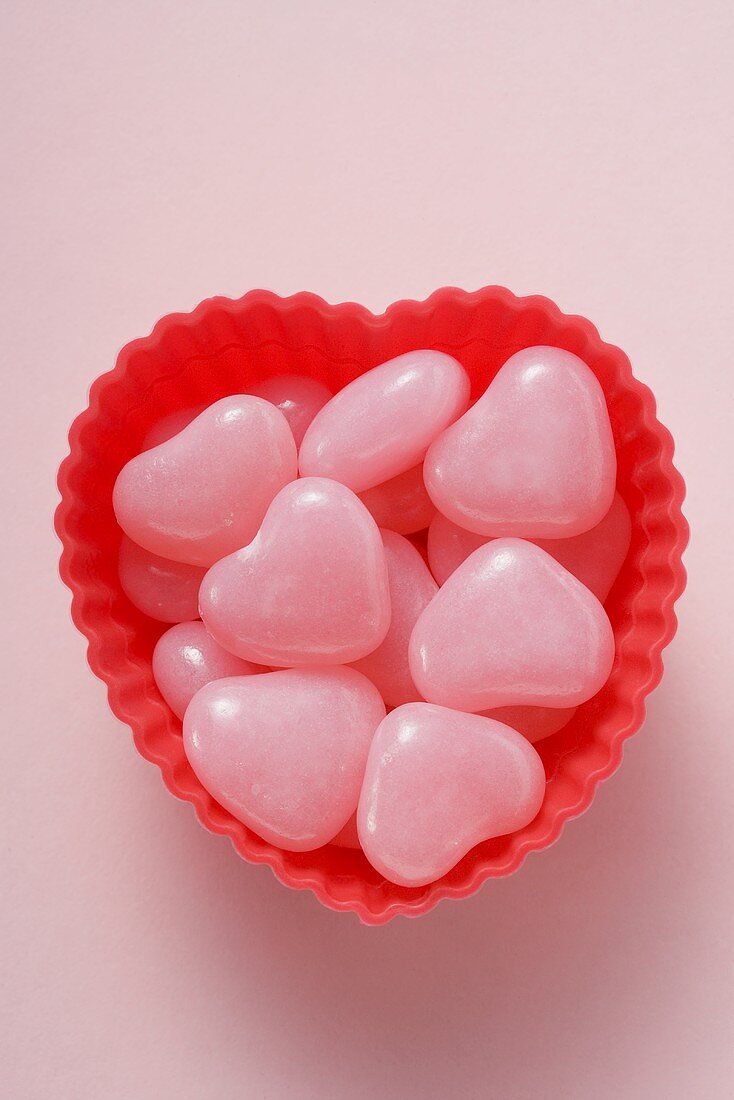 Rosa Herzbonbons zum Valentinstag