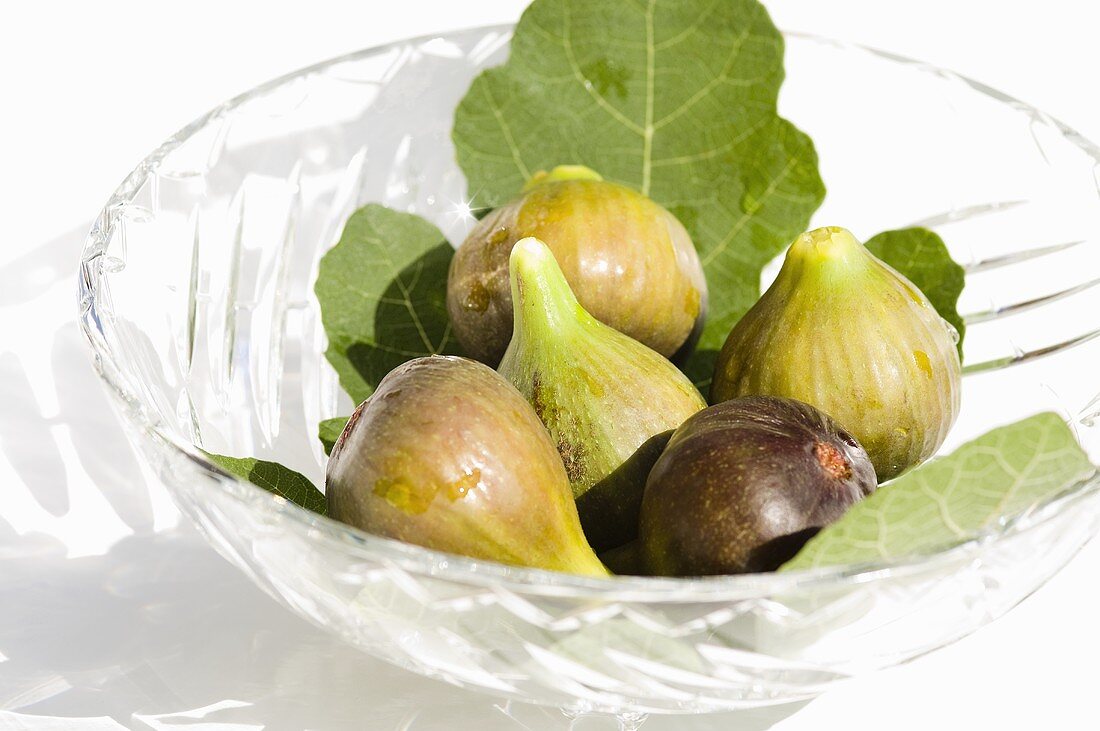 Fresh figs with leaves in crystal bowl