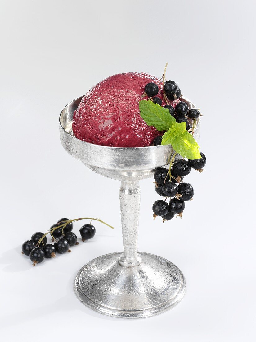 Cassis ice cream with blackcurrants