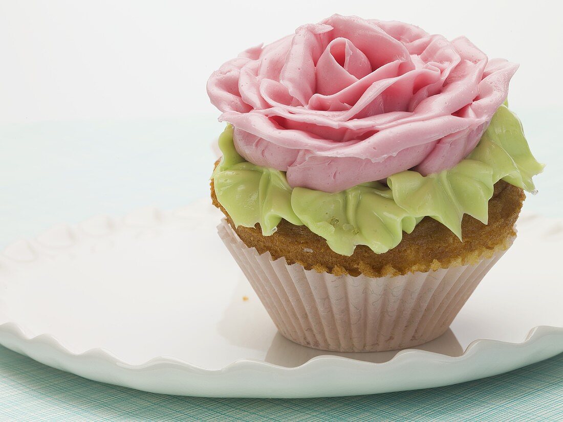 Cupcake, verziert mit Zuckerrose