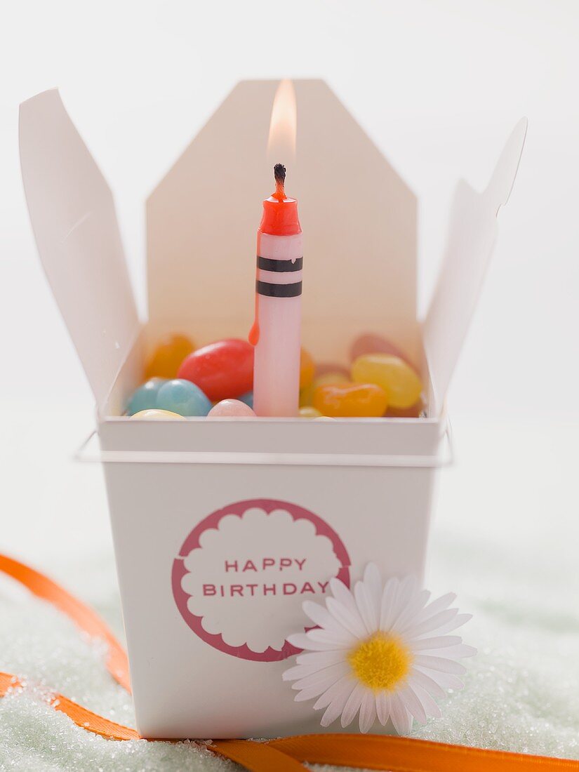 Jelly Beans und Kerze zum Geburtstag