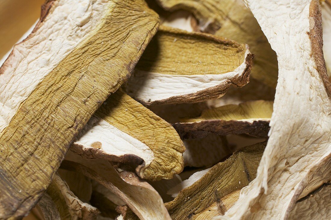 Dried ceps (close-up)