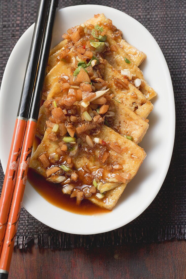 Marinierter Tofu mit Knoblauch (Asien)