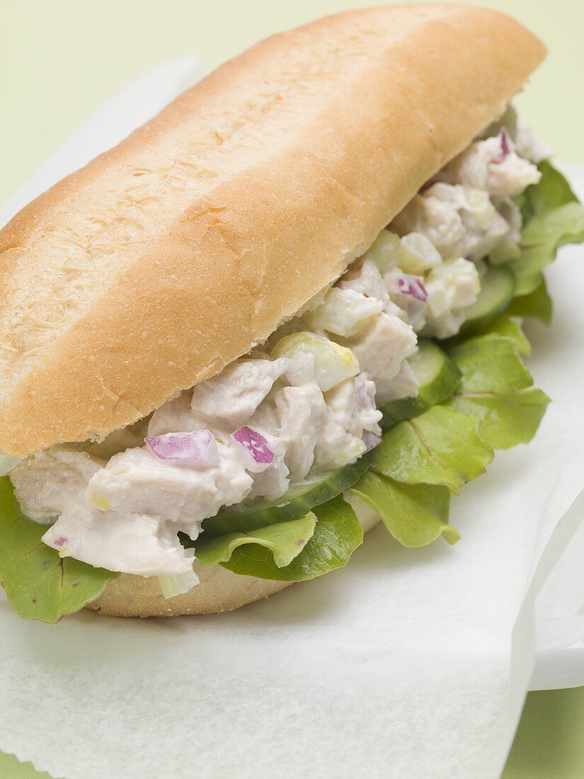 Sub-Sandwich mit Hähnchensalat