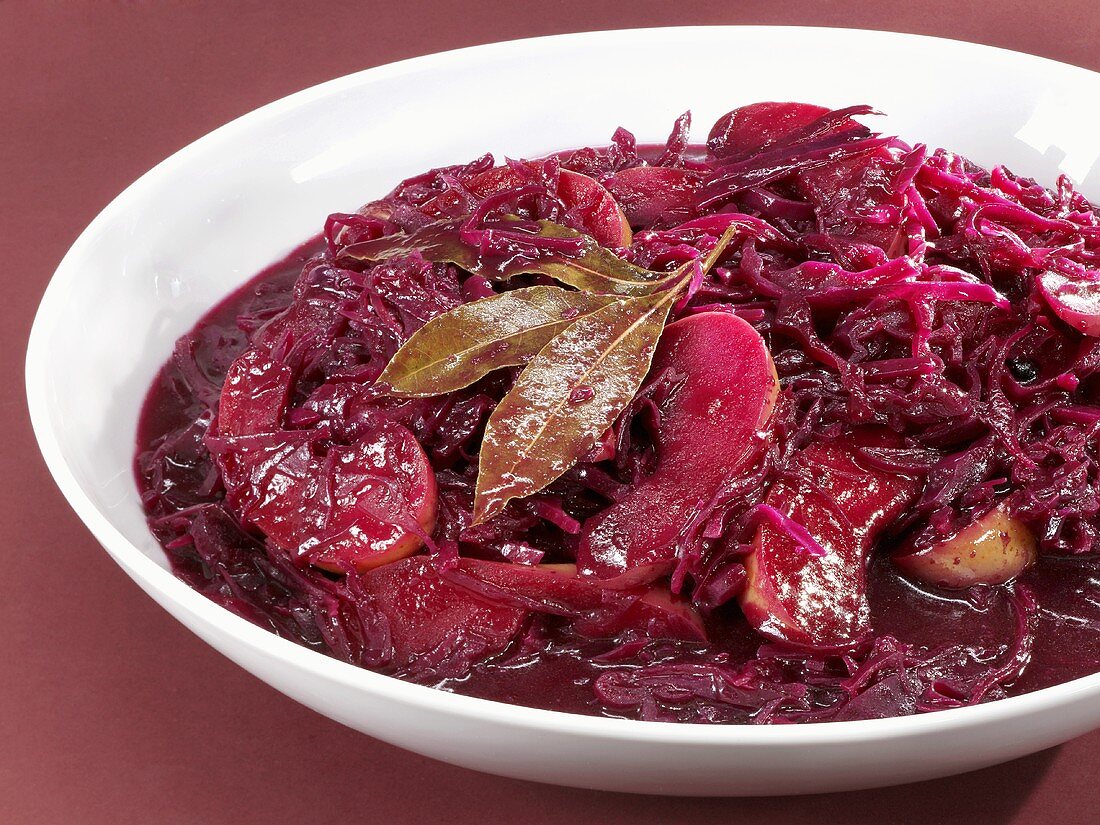 Apple red cabbage