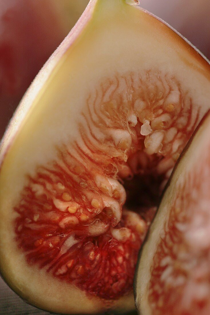 Halved fig (close-up)