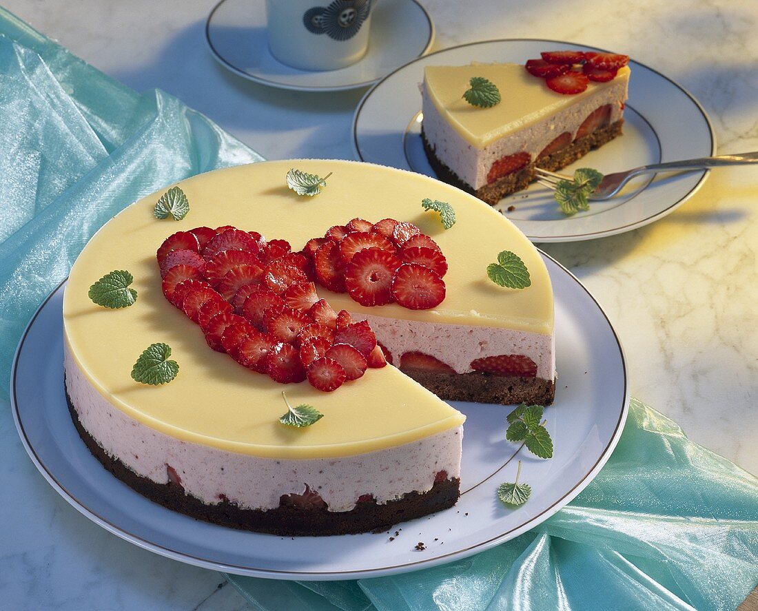 Advocaat cake with strawberries