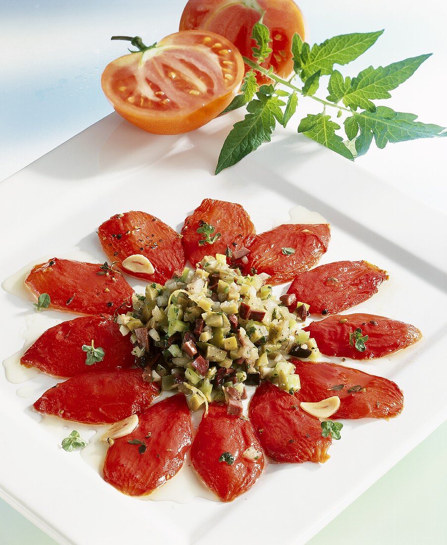Konfitierte Tomaten mit Olivensalat