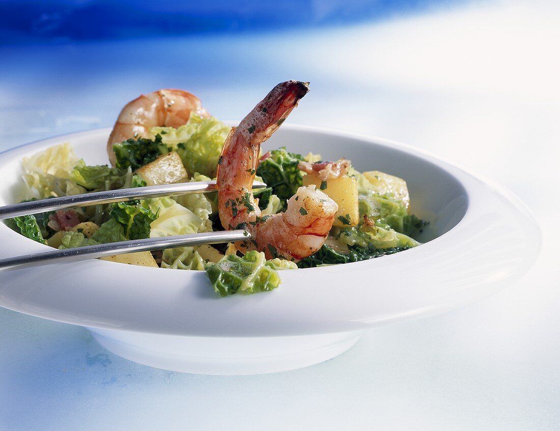 Savoy cabbage with potatoes and prawns