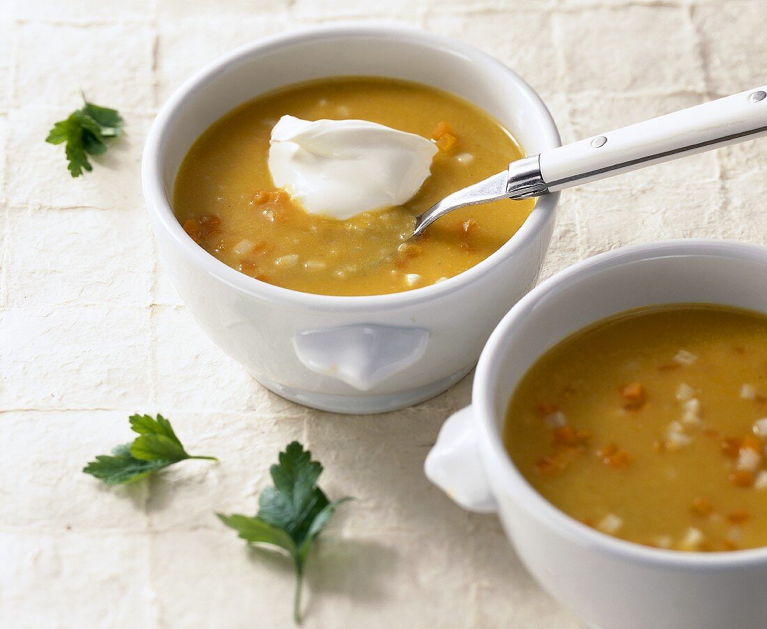 Karotten-Petersilienwurzelsuppe mit Reis