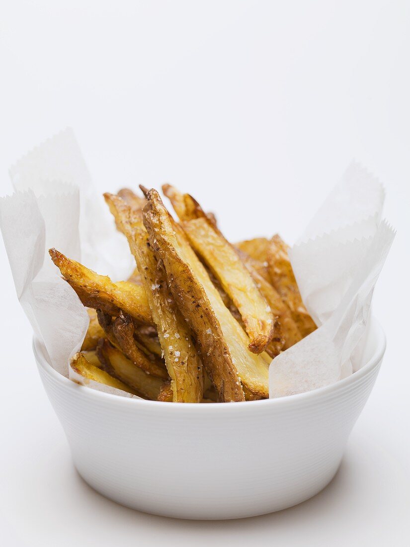 Salted chips in bowl lined with paper