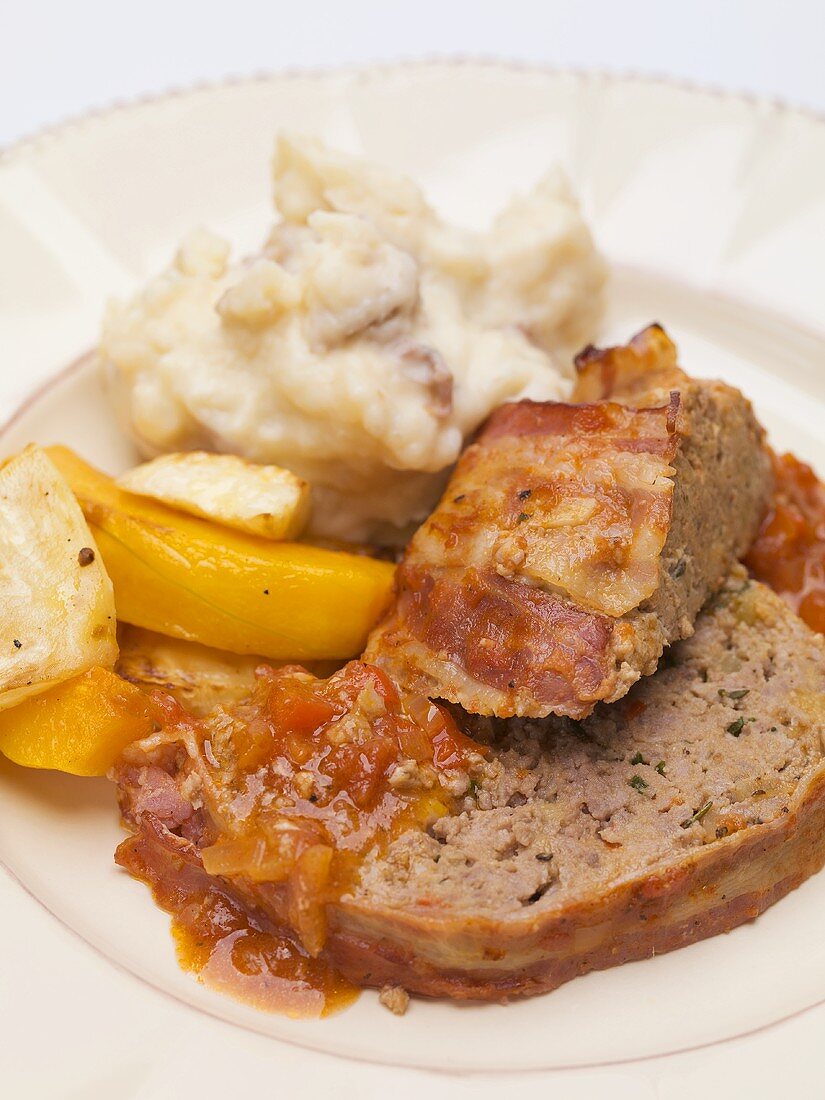Bacon-wrapped meatloaf with mashed potato