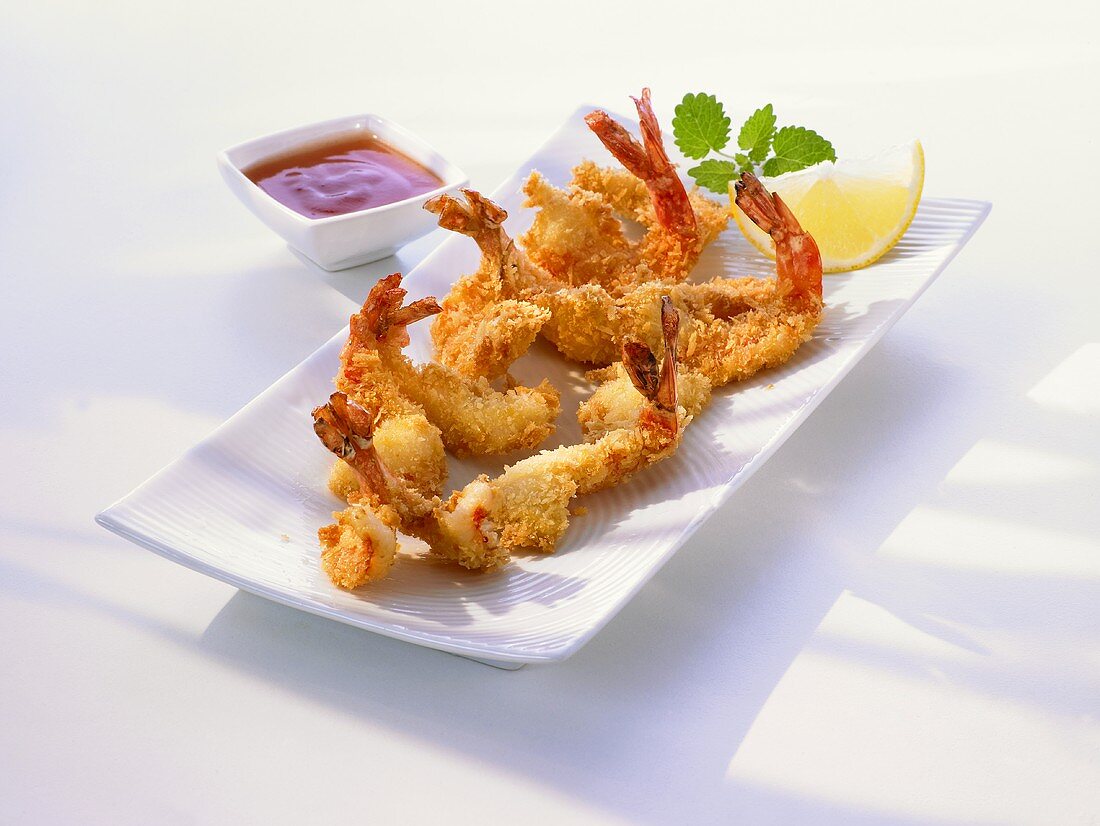 Deep-fried shrimps with dip