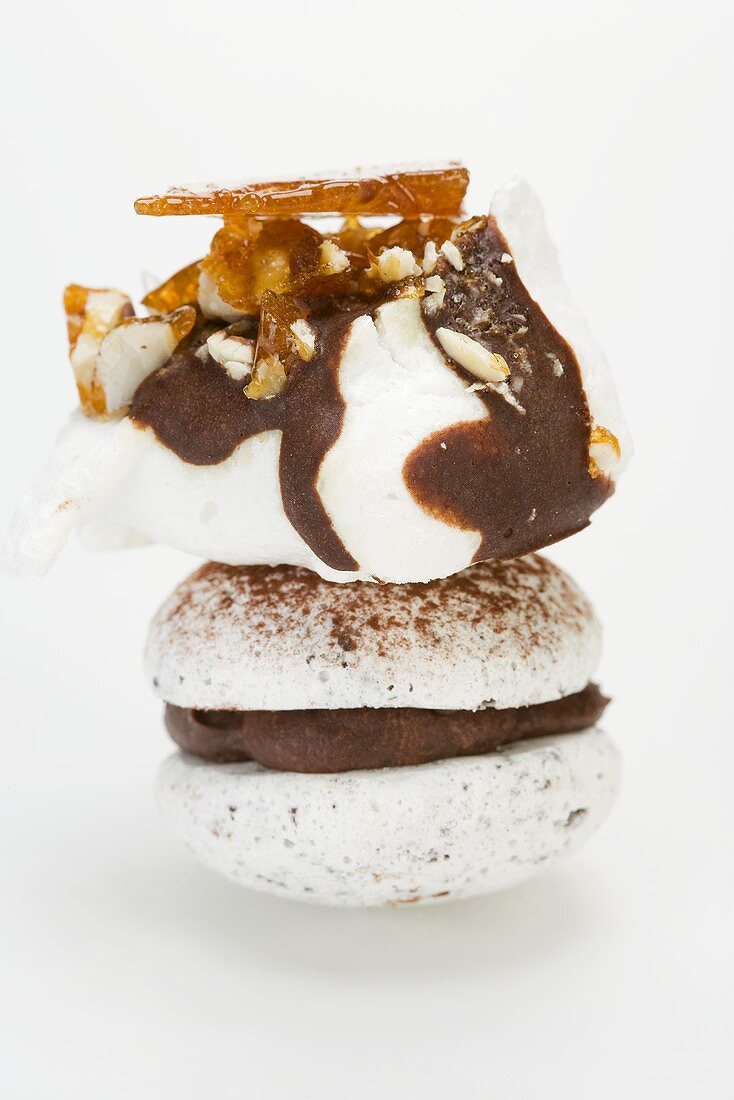 Meringue with chocolate & nut brittle, chocolate-filled macaron