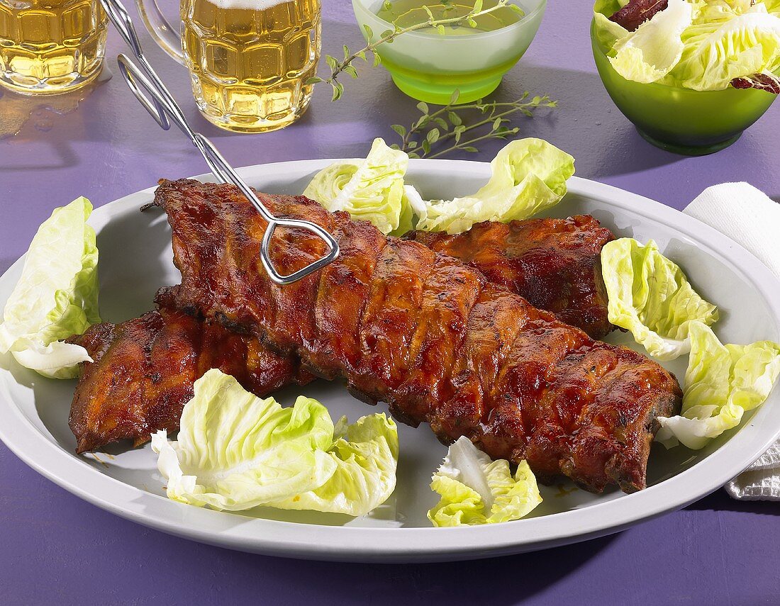 Spare ribs garnished with lettuce leaves